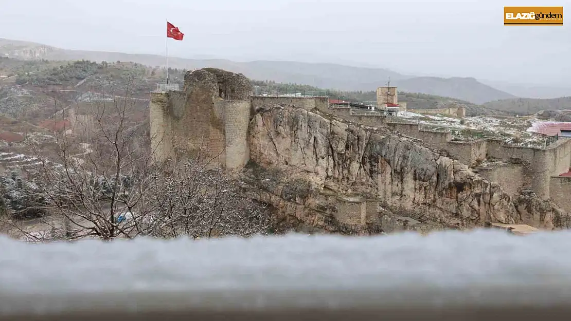 4 bin yıllık tarihi mahalle beyaza büründü