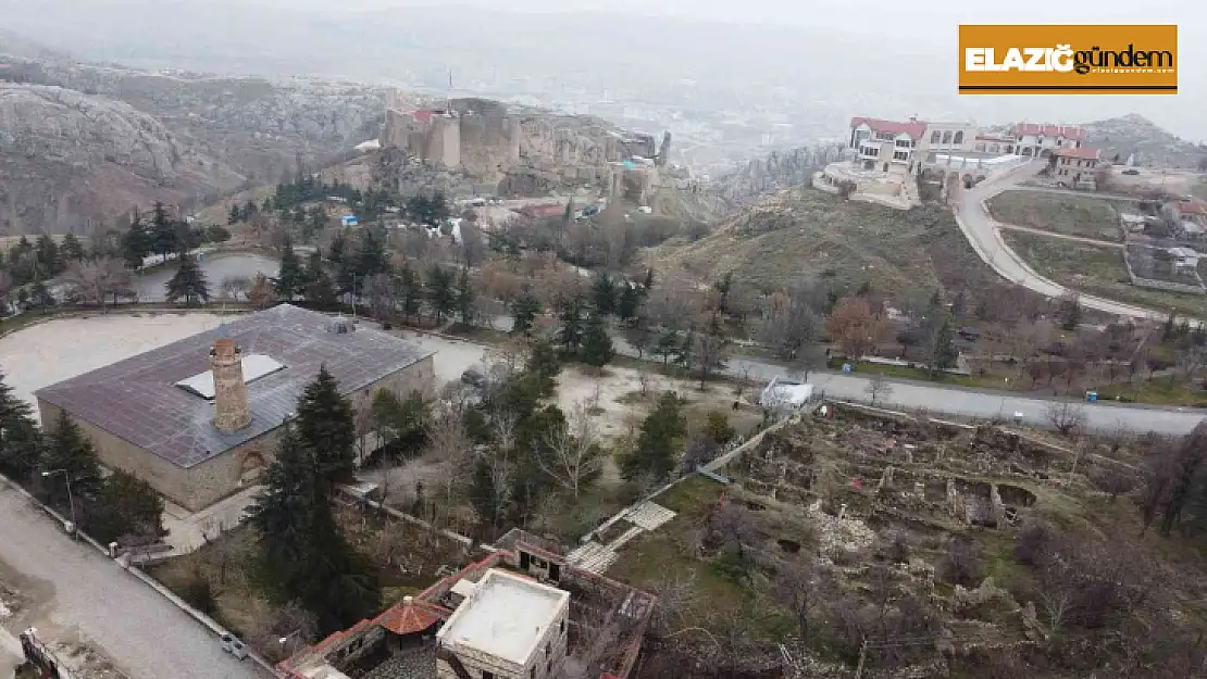 Aynı dönem, iki zıt görüntü