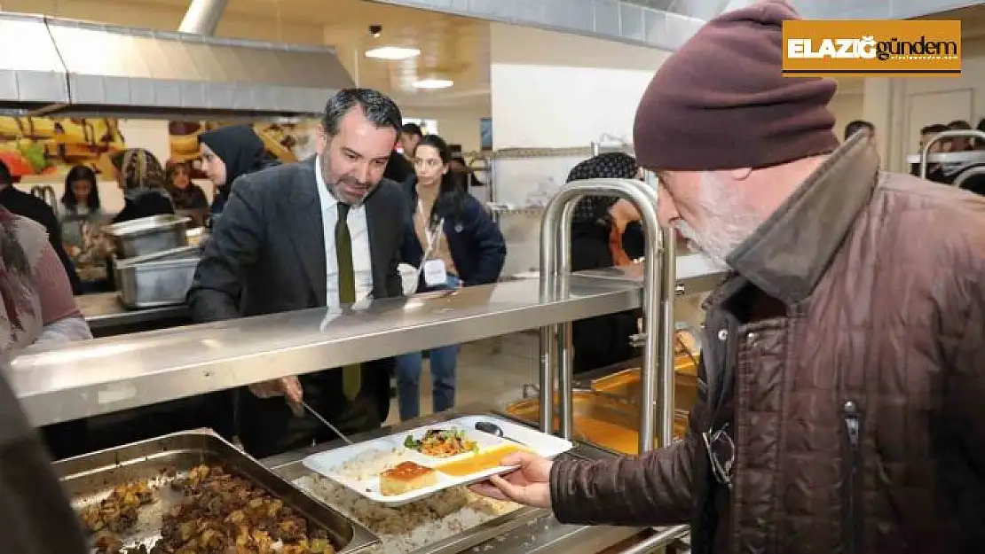 Başkan Şerifoğulları, iftar sofrasında depremzede vatandaşlarla buluştu