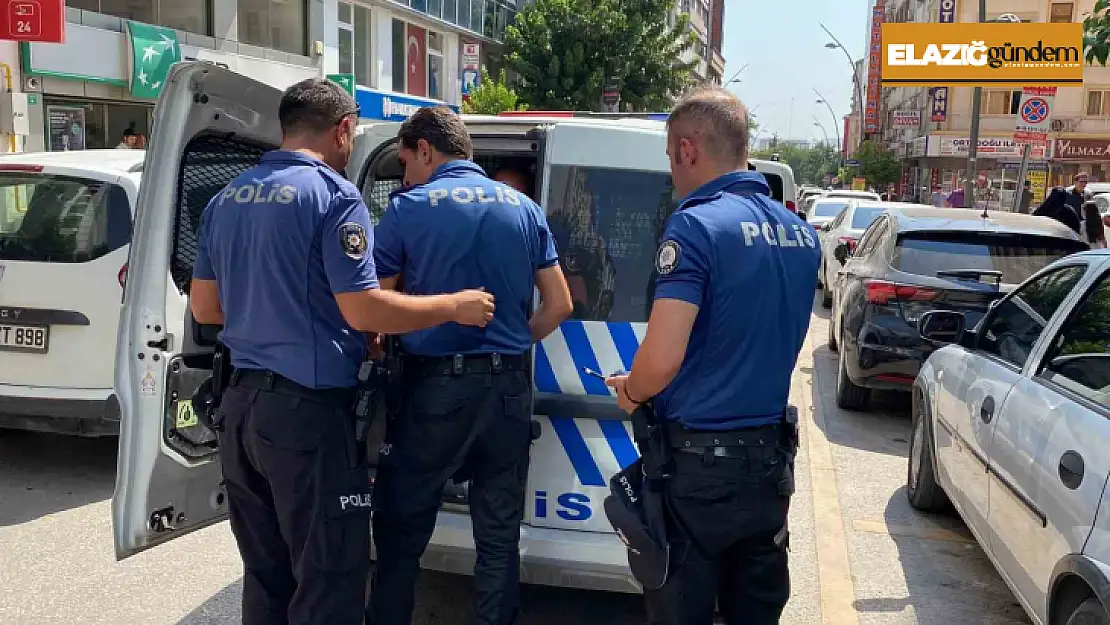 Bıçaklı saldırgan, kaçmasın diye odaya kilitlendi