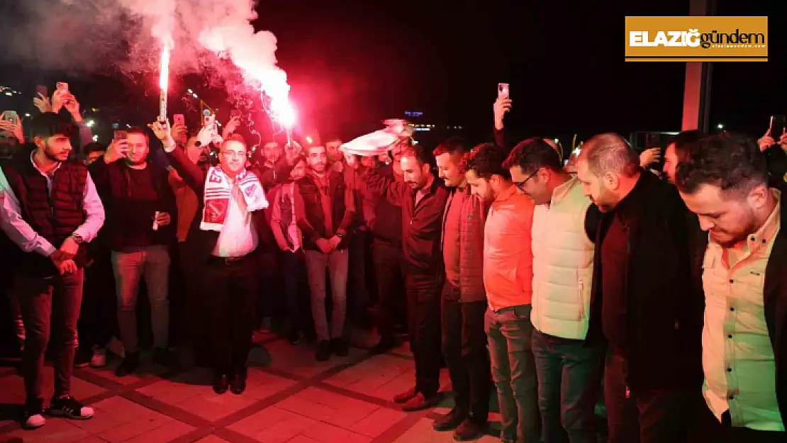 Bu görüntüler miting alanından değil, sahur halayından: Yüzlerce kişi geleneksel sahur halayında buluştu