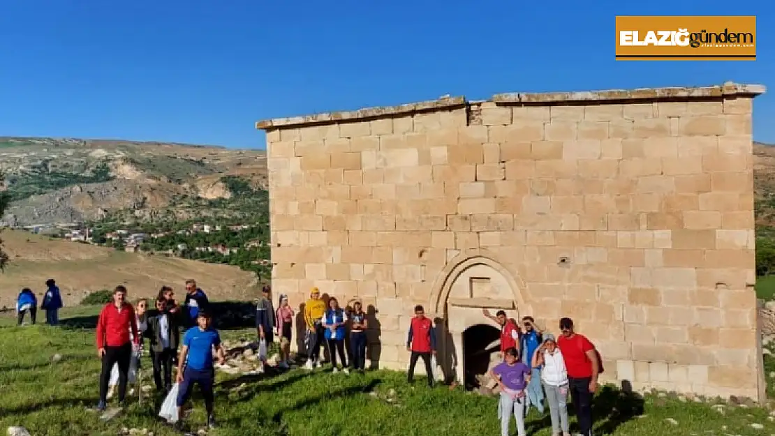 Çemişgezek'te gençler tarihi yerleri gezdi