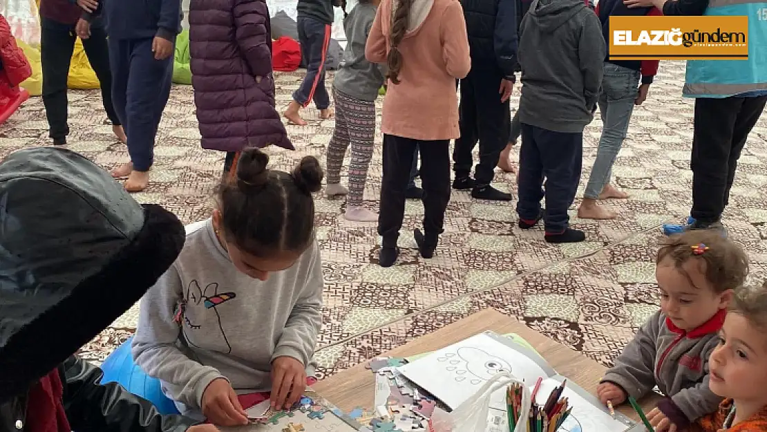 Çocuk oyun çadırı depremzede çocukların neşe kaynağı oldu