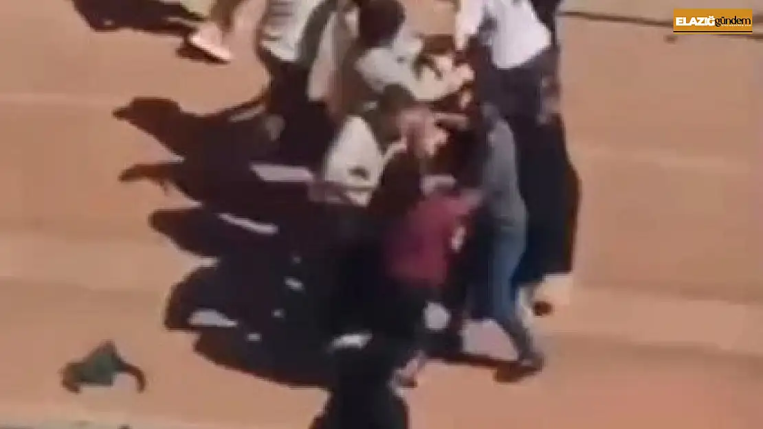 Çocukların kavgasına aileler karıştı: Kadınlar saç baş birbirine girdi