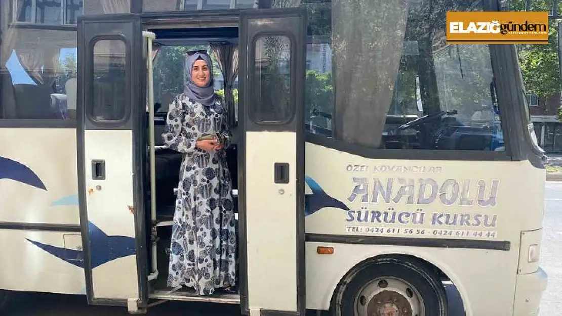 Çocukluk hayalini gerçekleştirdi, ilçede tek 'D sınıfı' ehliyetli kadın oldu