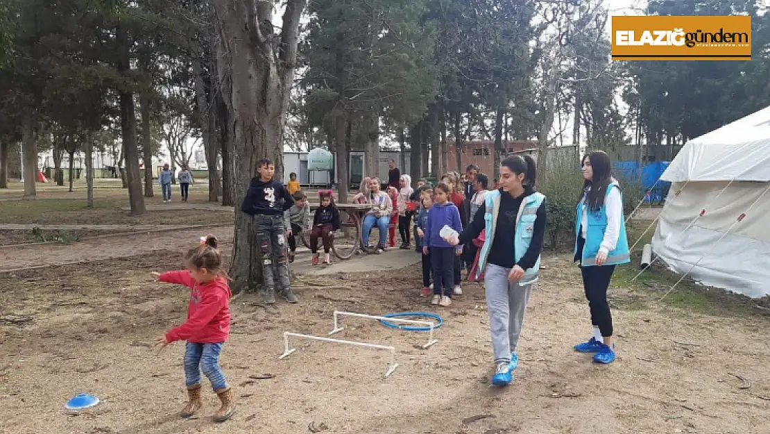 Depremzede çocuklara yönelik sinema saati ve parkur oyunları etkinliği