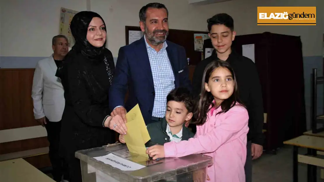 Elazığ Belediye Başkanı Şerifoğulları, TOOG ile geldiği okulda oyunu kullandı