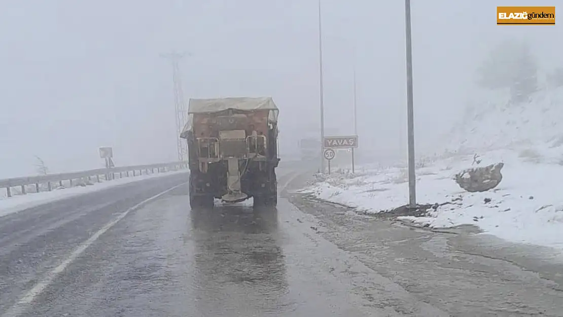 Elazığ Belediyesi karla mücadele çalışmalarına aralıksız devam ediyor