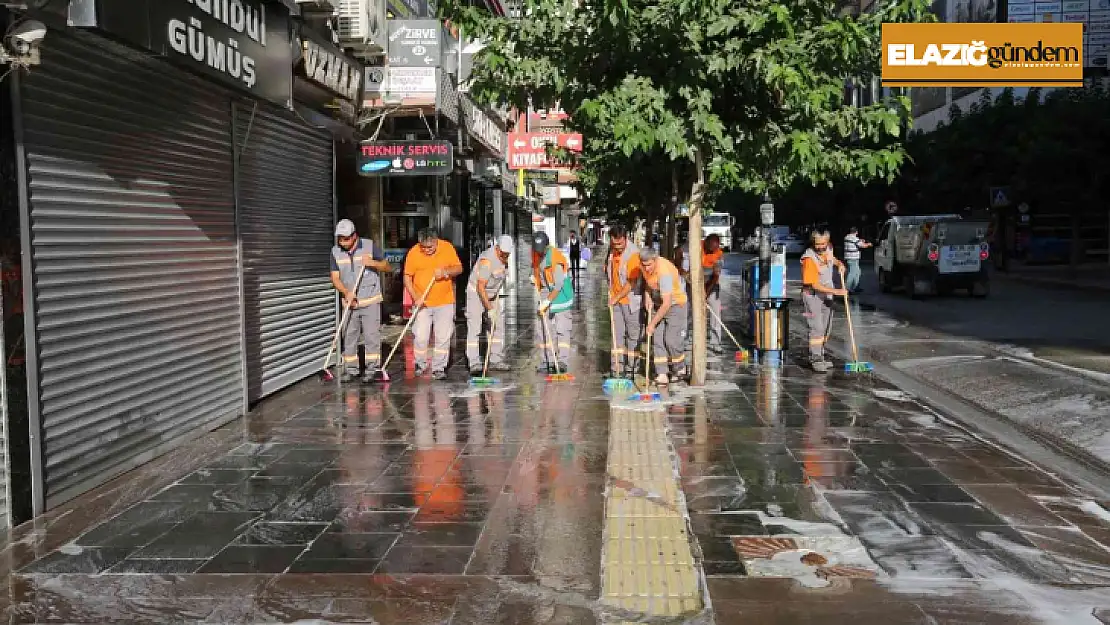 Elazığ Belediyesi kent genelinde temizlik çalışmalarını sürdürüyor