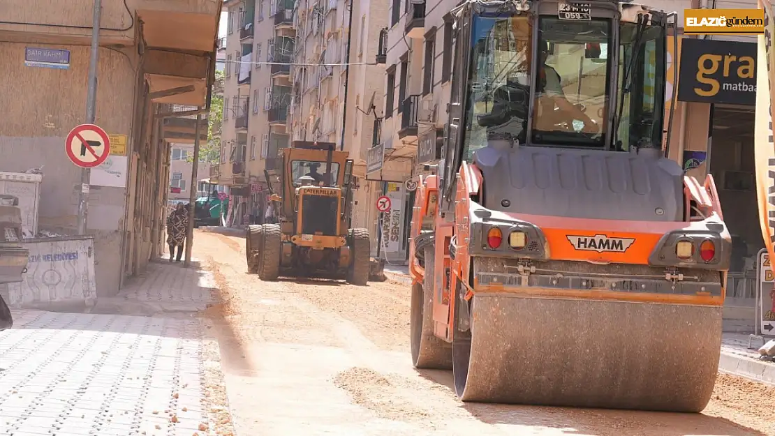 Elazığ Belediyesi Yeni Mahalle'de asfaltlama çalışmalarını sürdürüyor