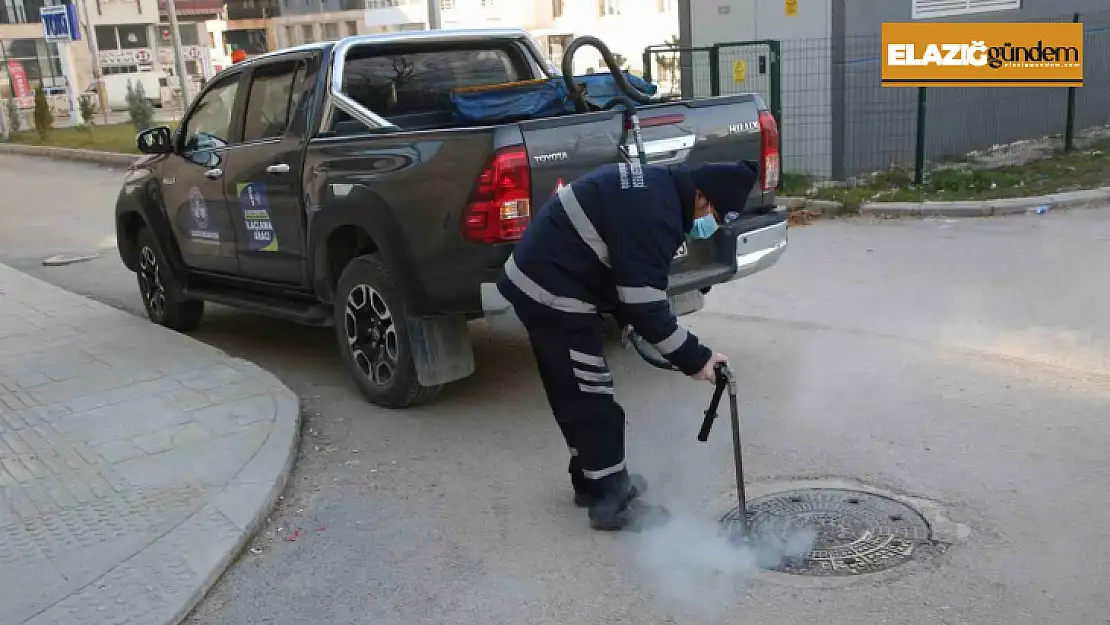 Elazığ Belediyesinden kanal sisleme ve ilaçlama çalışması