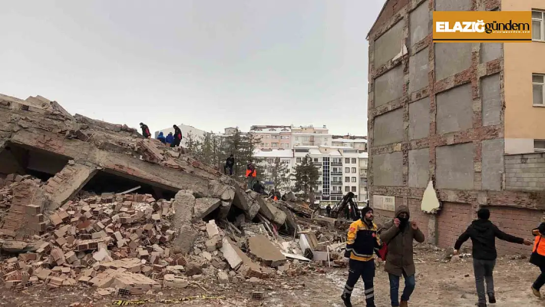 Elazığ bir bina çöktü, biri polis 4 kişinin olduğu tahmin ediliyor