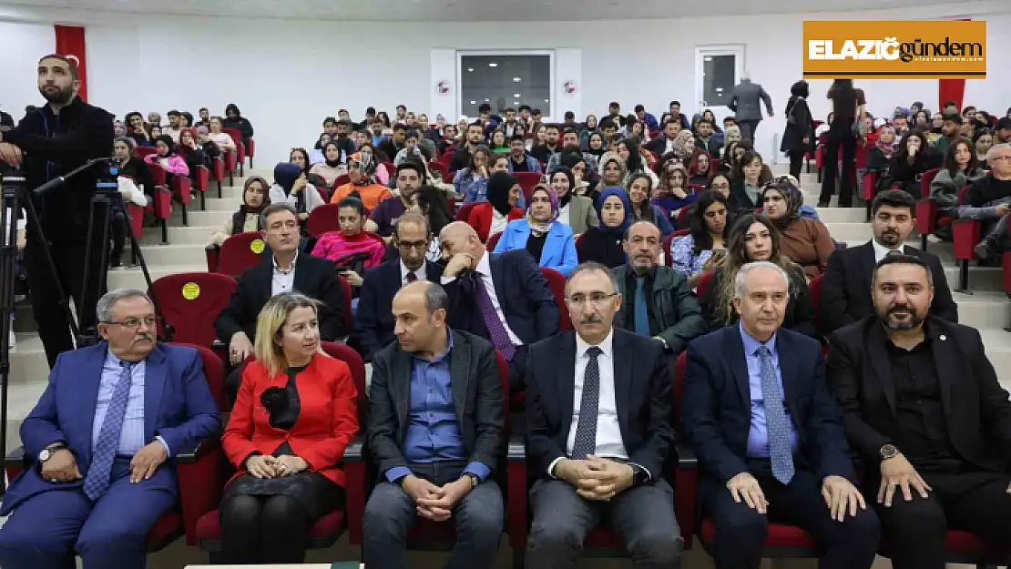 Elazığ'da 'Bilişim Çağında Dezenformasyon' konferansı gerçekleşti