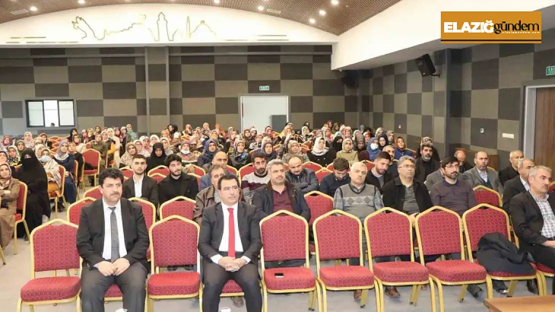 Elazığ'da 'Örgün Eğitimle Birlikte Hafızlık Projesinin Anlamı' konferansı