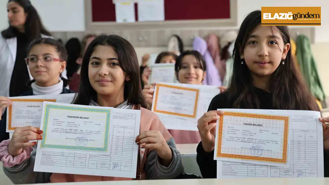 Elazığ'da 133 bin öğrenci karne heyecanı yaşadı