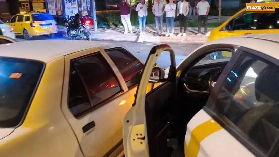 Elazığ'da 2 otomobil kafa kafaya çarpıştı: 2 yaralı