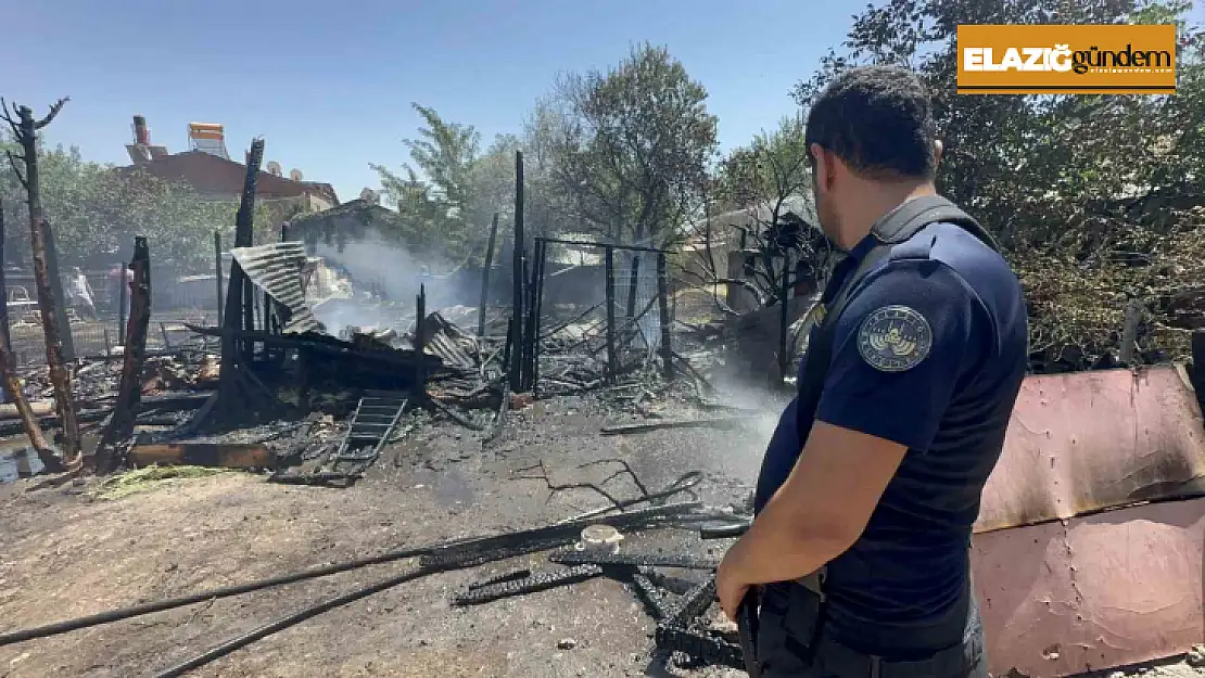 Elazığ'da ahır ve kümes yangını: 15 keçi, 29 tavuk telef oldu