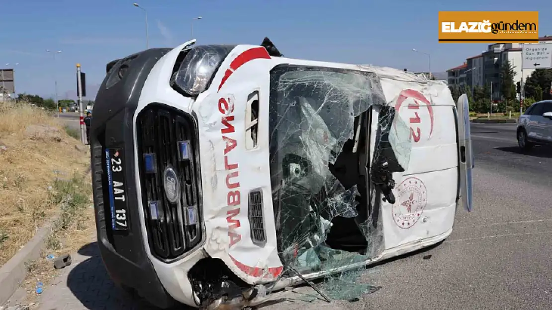 Elazığ'da ambulans takla attı: 5 yaralı