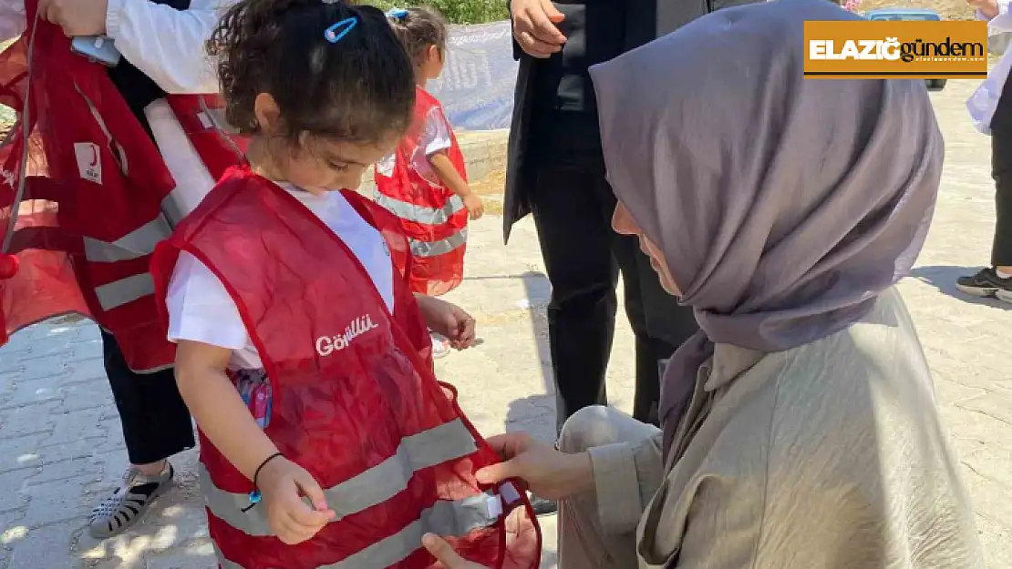 Elazığ'da anaokulu öğrencilerinden yürekleri ısıtan davranış