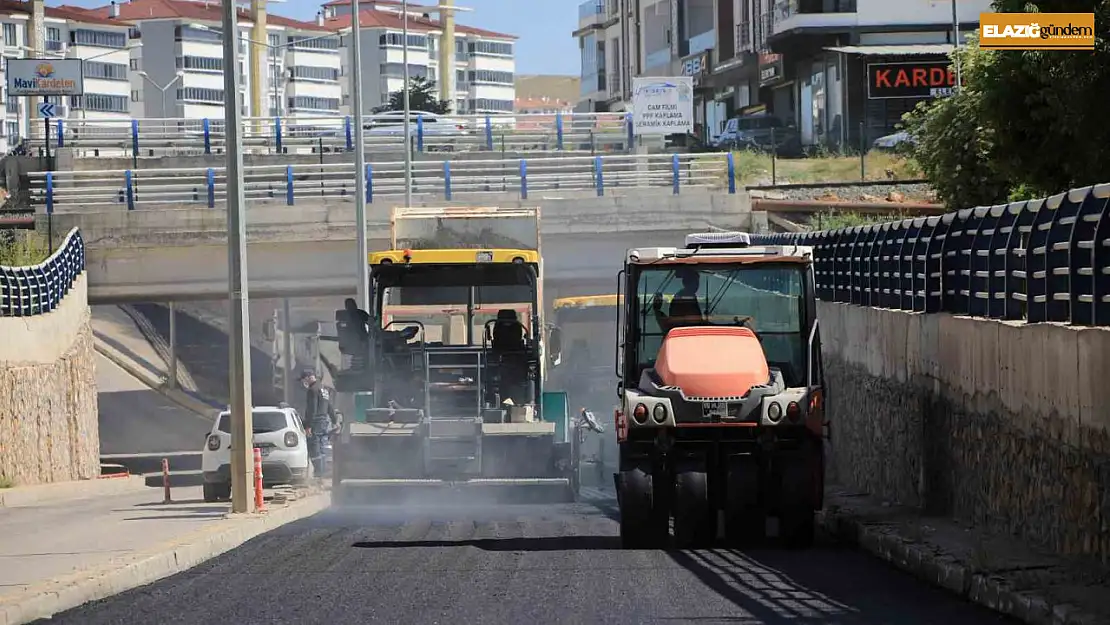 Elazığ'da asfaltlama çalışmaları sürüyor