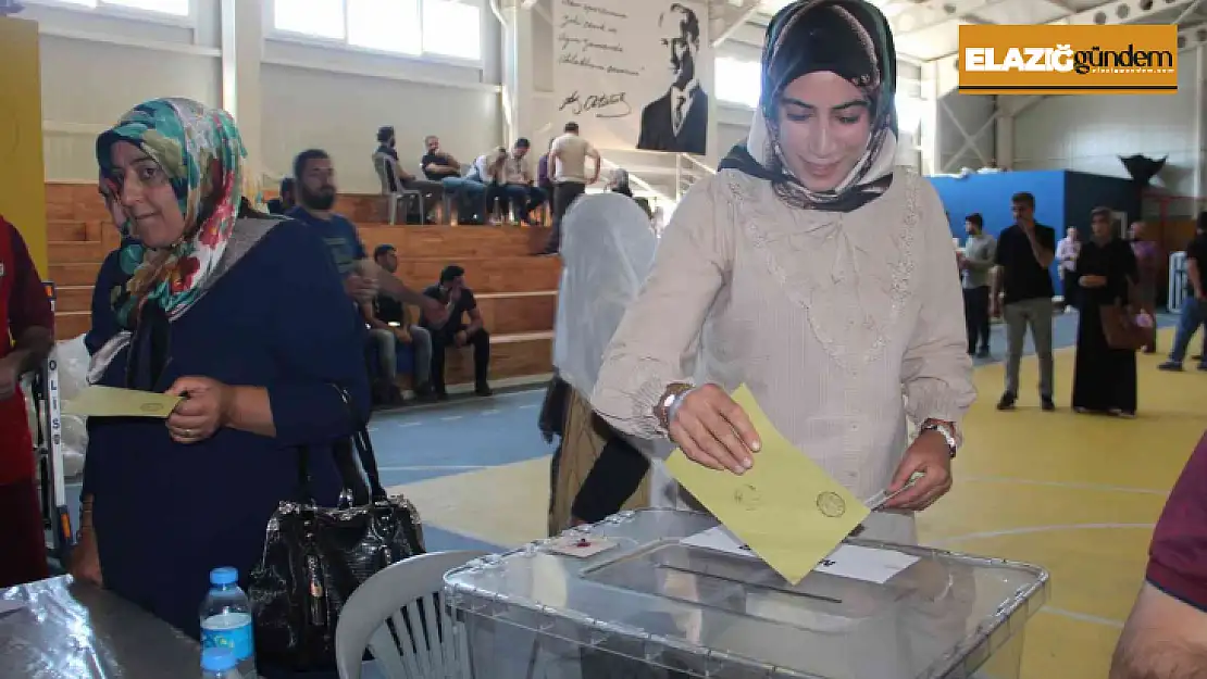 Elazığ'da bir mahalle sandık başında gitti