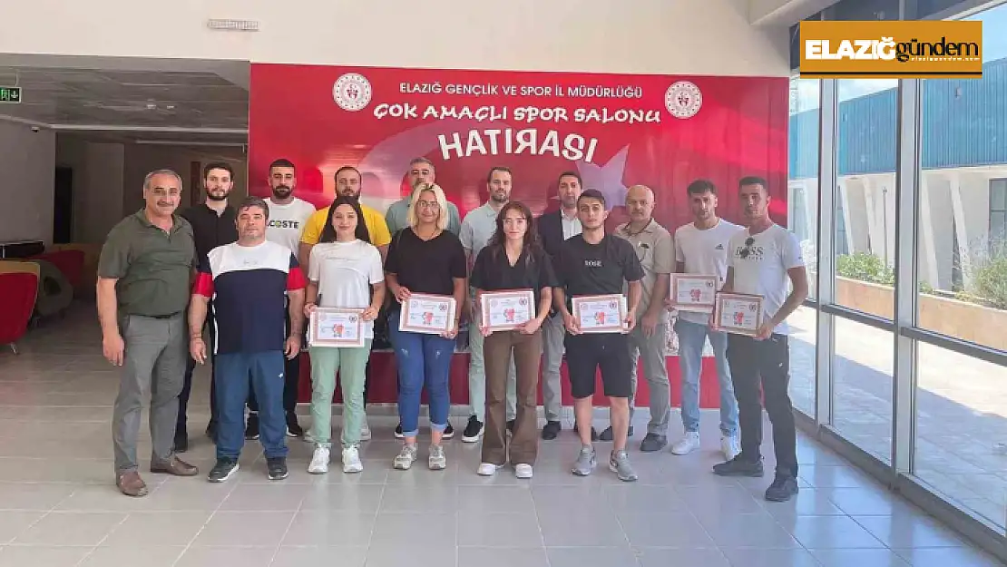 Elazığ'da boks hakemleri başarı belgelerini aldı