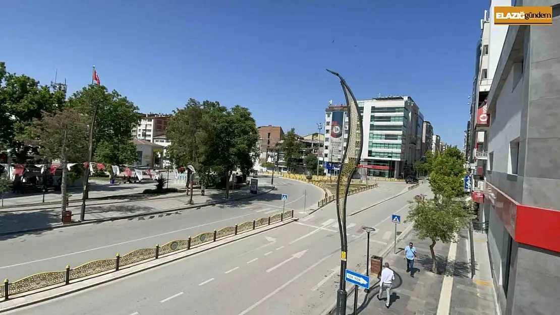 Elazığ'da cadde ve sokaklar boş kaldı