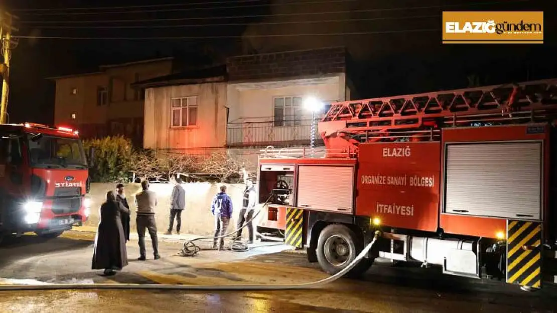 Elazığ'da çatı yangını