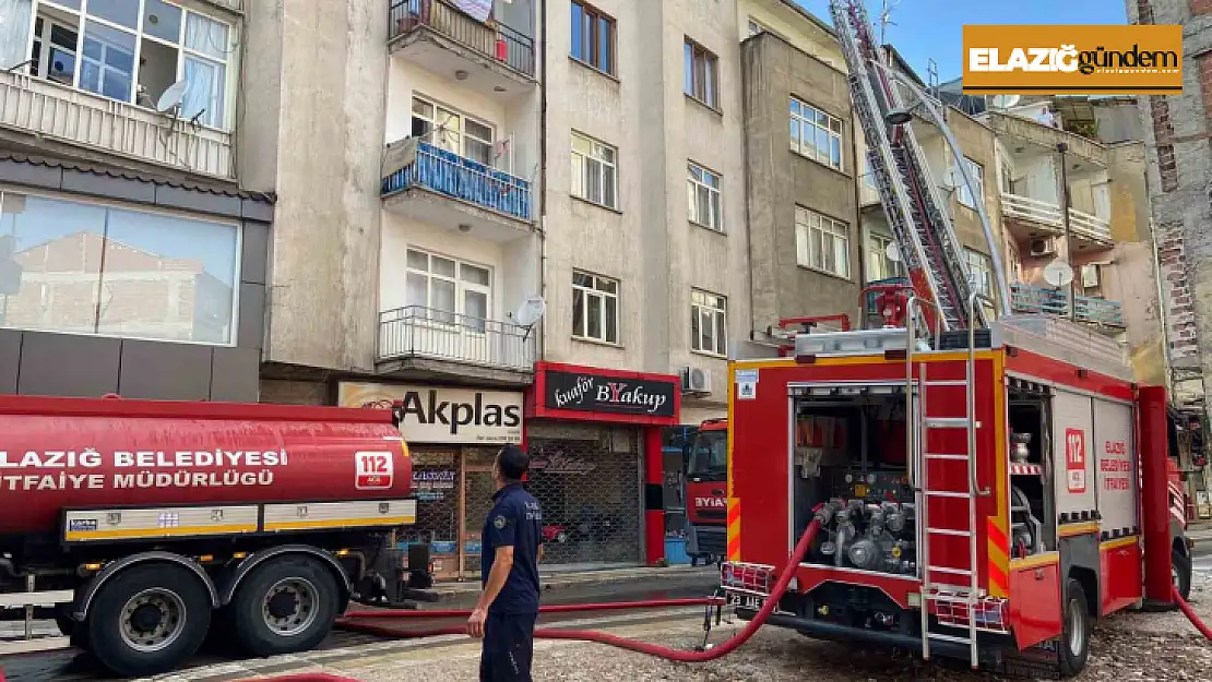 Elazığ'da çatı yangını