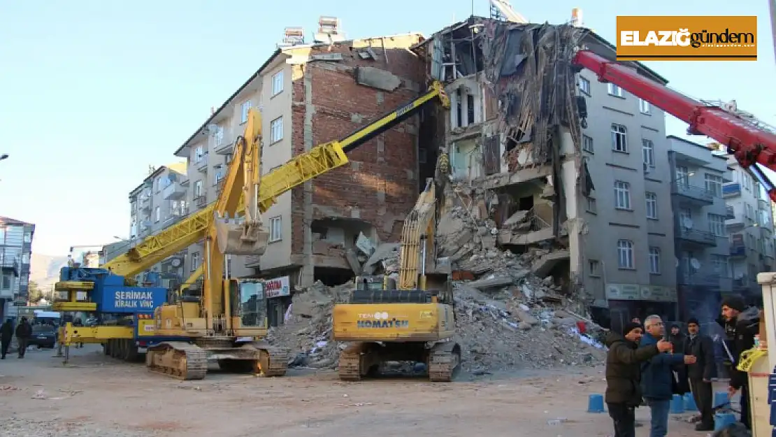 Elazığ'da çöken apartmanın betonarme projesini yapan sanığa 3 yıl mesleği yapmama cezası