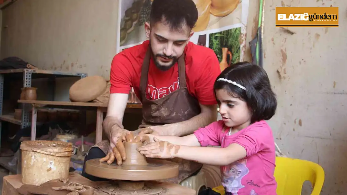 Elazığ'da çömlekler minik ellerde şekilleniyor