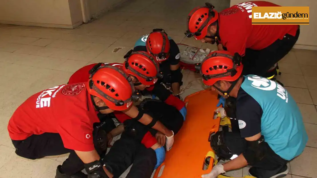 Elazığ'da deprem ve yangın tatbikatları devam ediyor