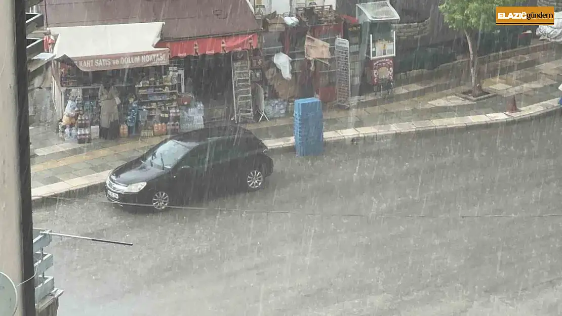 Elazığ'da dolu ve sağanak etkili oldu