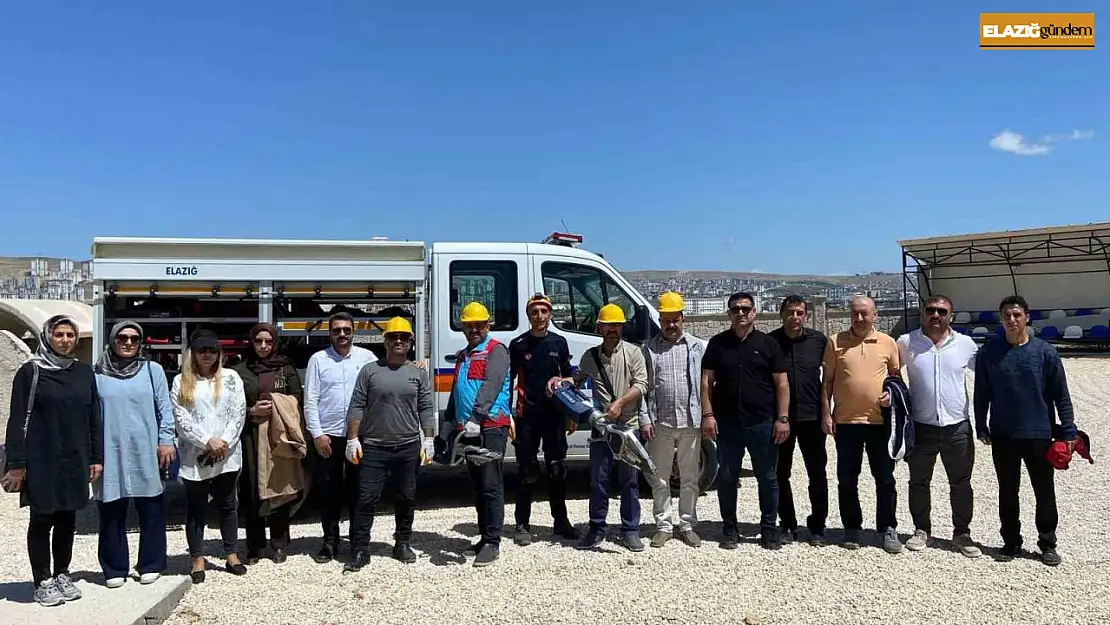 Elazığ'da enkazda arama ve kurtarma eğitimi sürüyor