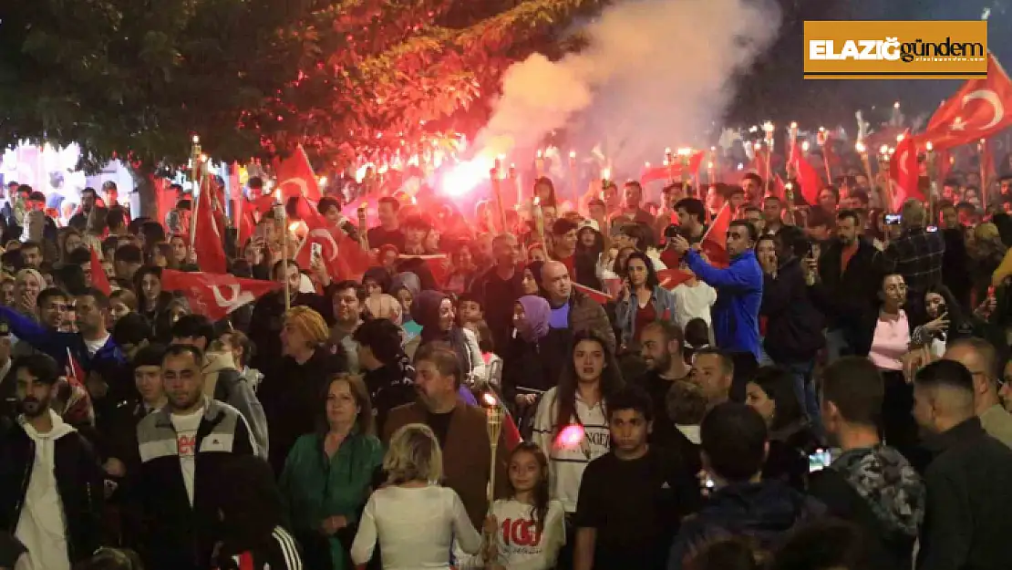 Elazığ'da fener alayı renkli görüntüler oluşturdu