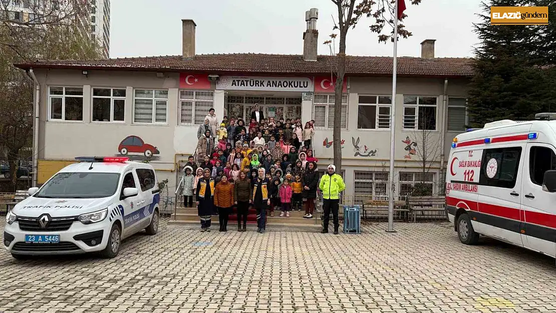 Elazığ'da fermuar sistemi ile yaşama yol ver kampanyası sürüyor