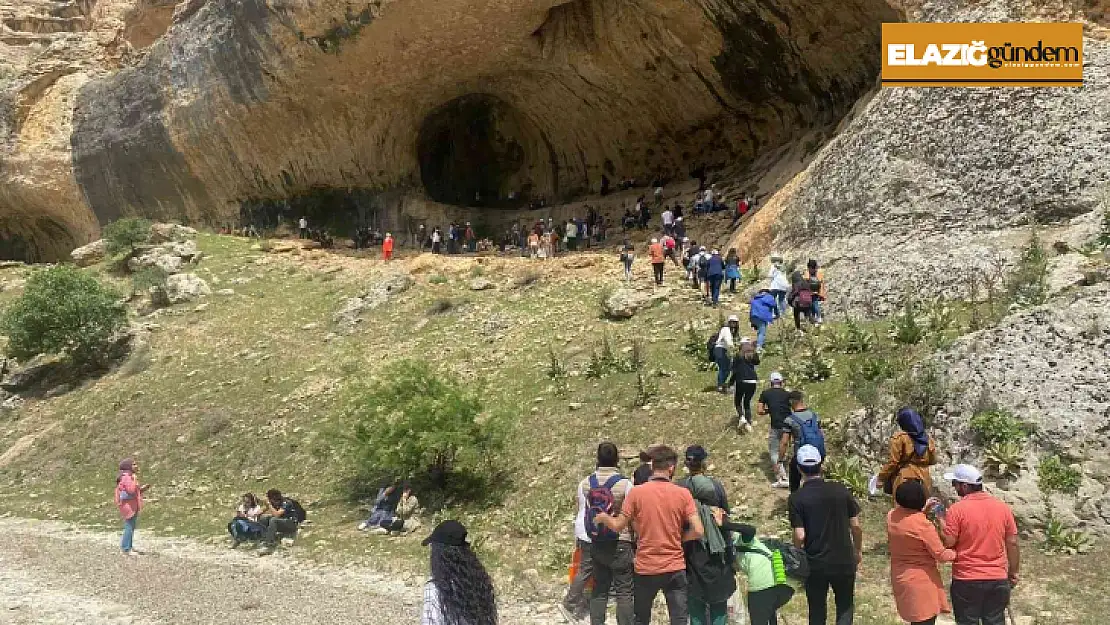 Fırat Üniversiteli 200 öğrenci kanyonları gezdi