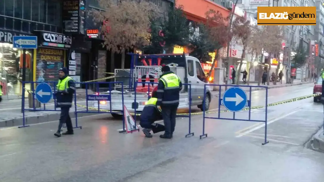 Elazığ'da Gazi Caddesi binaların çökme tehlikesine karşı trafiğe kapatıldı