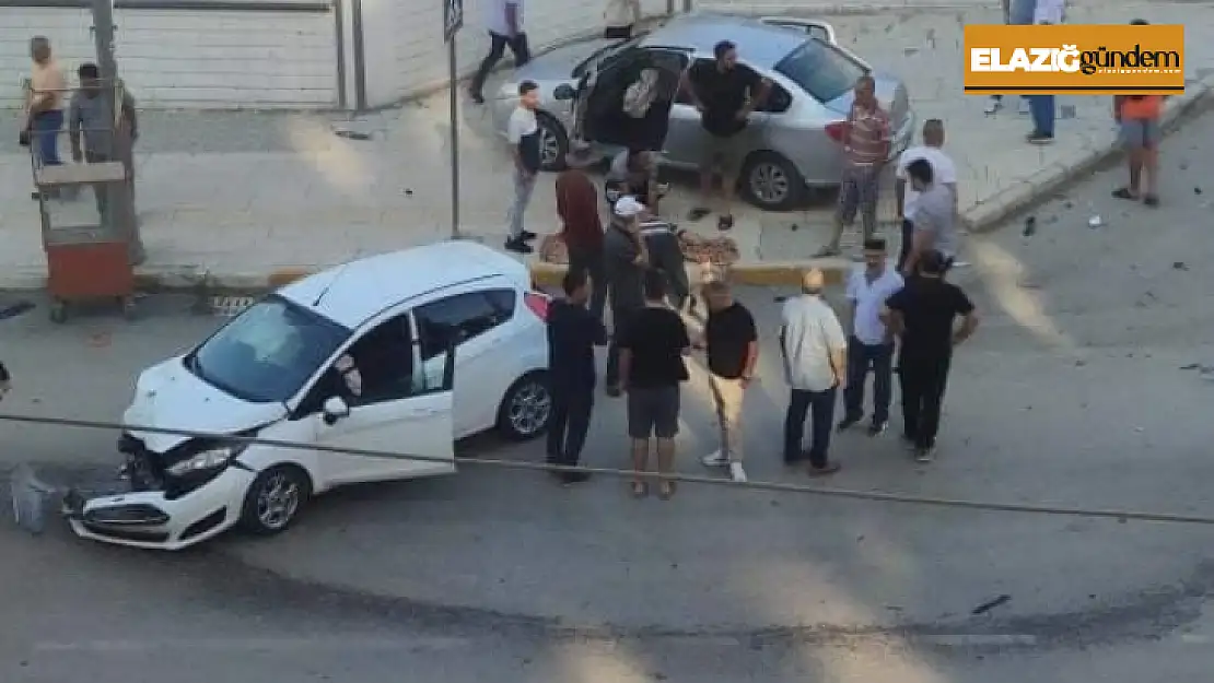 Elazığ'da iki otomobil çarpıştı:1 yaralı