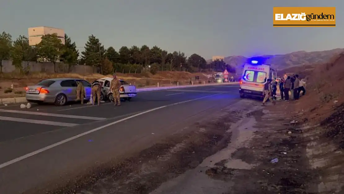 Elazığ'da iki otomobil çarpıştı: 8 yaralı