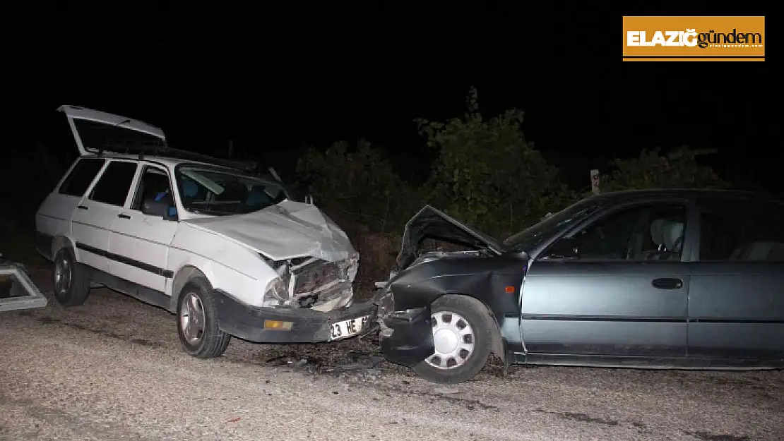 Elazığ'da iki otomobil kafa kafaya çarpıştı: 5 yaralı