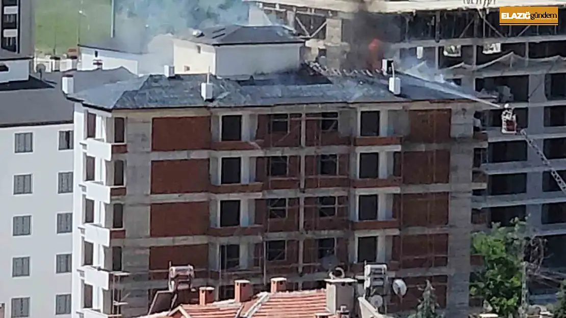 Elazığ'da inşaattaki çatı yangını söndürüldü