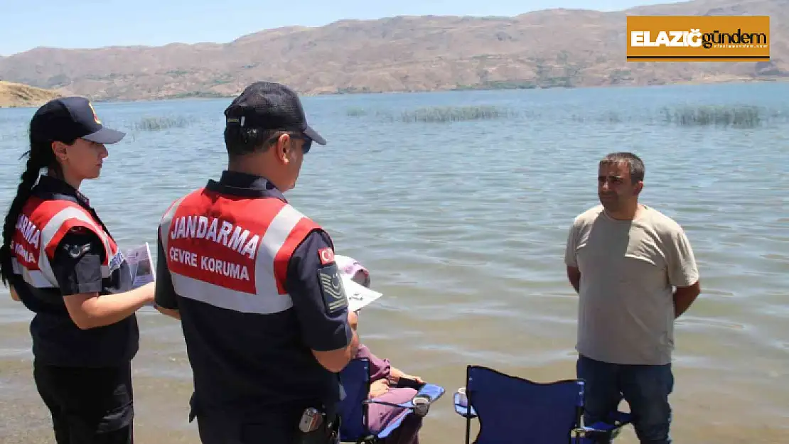 Elazığ'da jandarma ekipleri, vatandaşları suda boğulmalara karşı bilgilendirdi