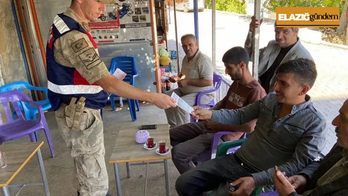 Elazığ'da jandarma ekipleri, vatandaşları suda boğulmalara karşı bilgilendirdi