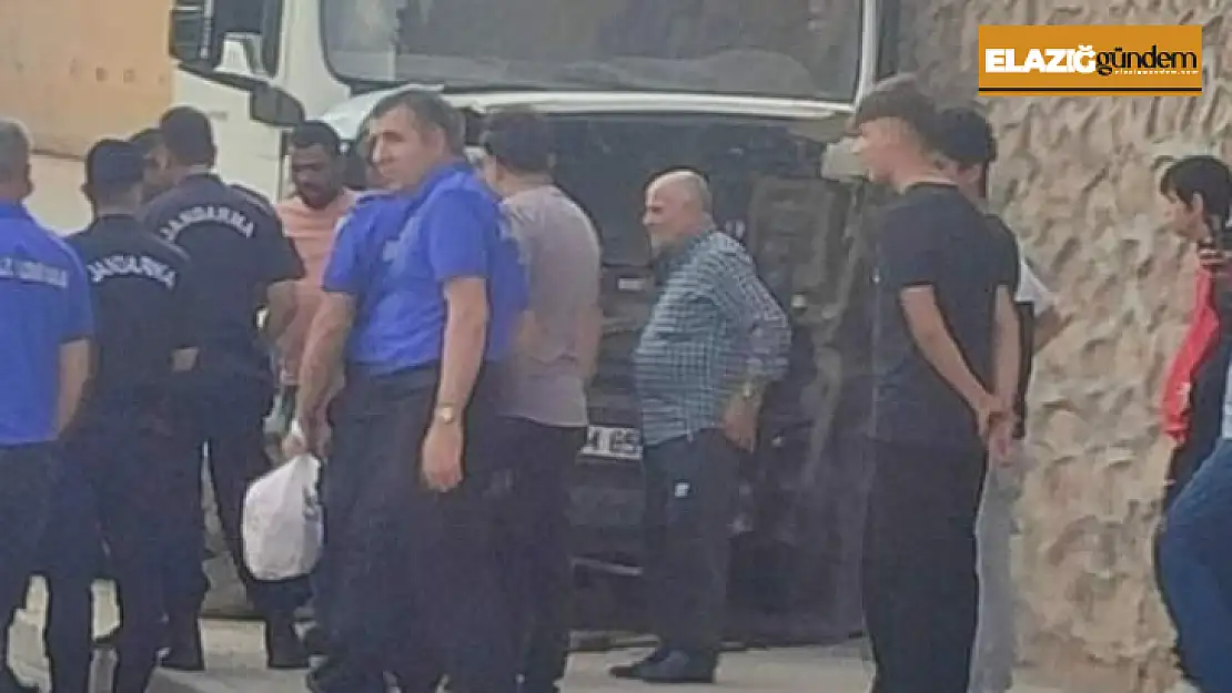 Elazığ'da kamyon duvara çarptı: 1 yaralı