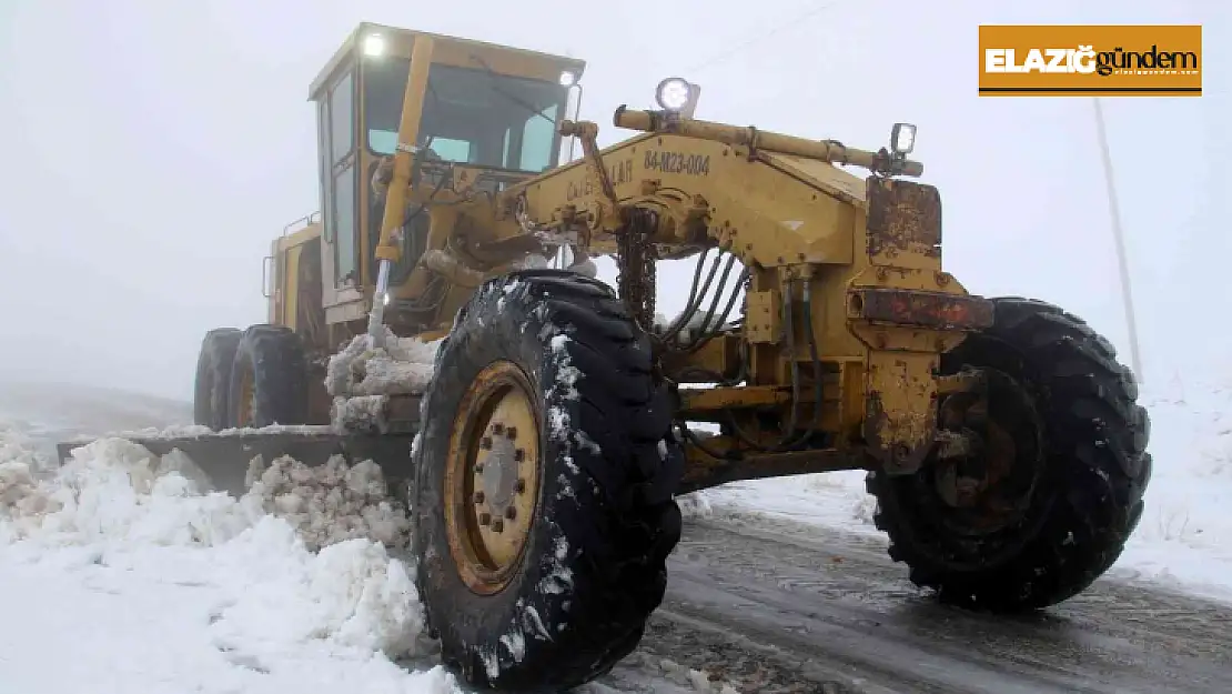 Elazığ'da kapalı 77 köy yolunu açmak için çalışmalar sürüyor