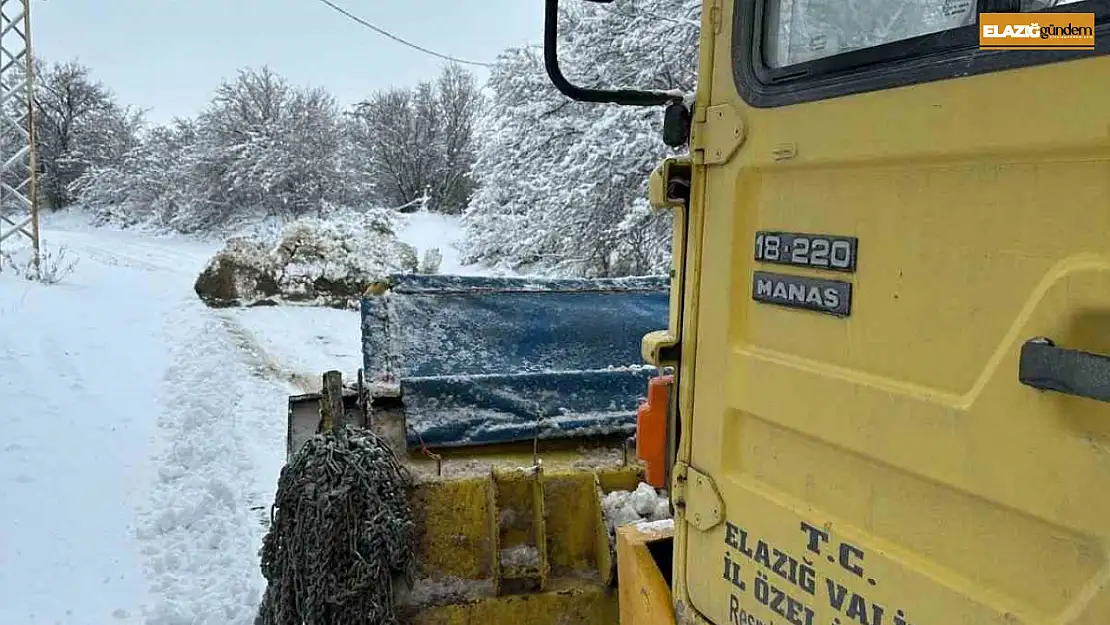 Elazığ'da kapanan 159 köy yolunda çalışmalar sürüyor