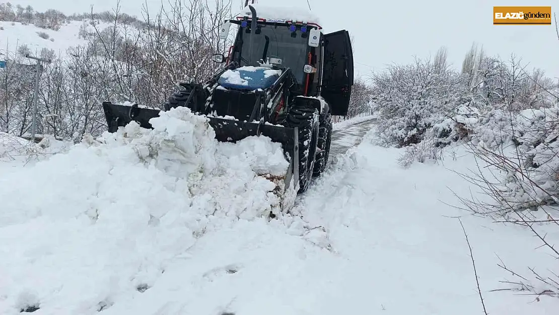 Elazığ'da kapanan 293 köy yolunda çalışmalar sürüyor