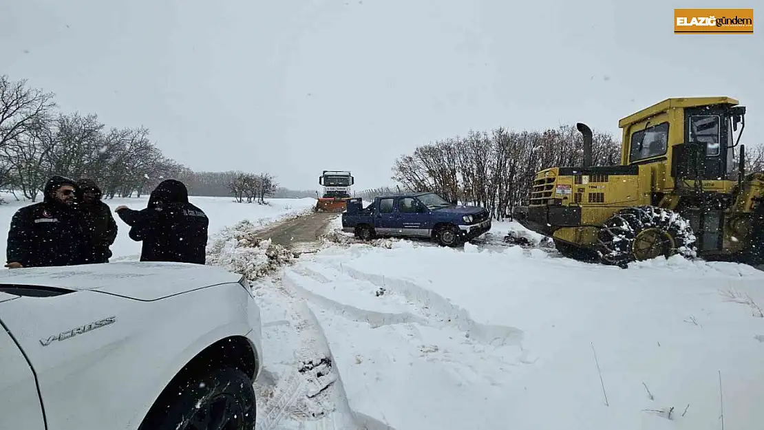 Elazığ'da kar yağışı etkili oldu: 530 köy yolu ulaşıma kapandı