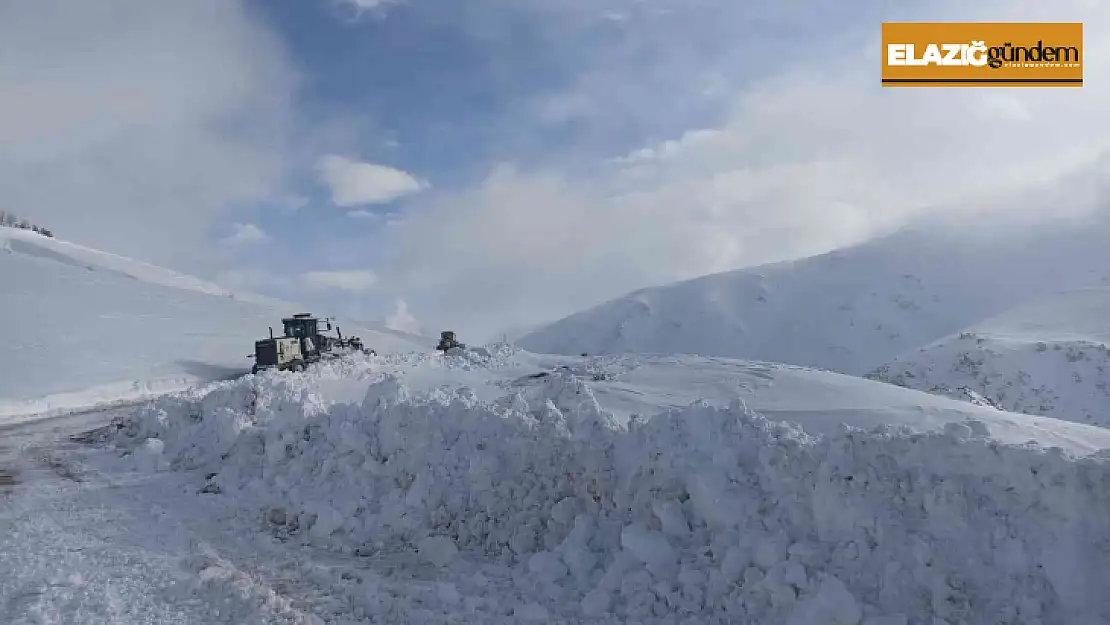 Elazığ'da köy yolları kar yağışı nedeniyle ulaşıma kapandı